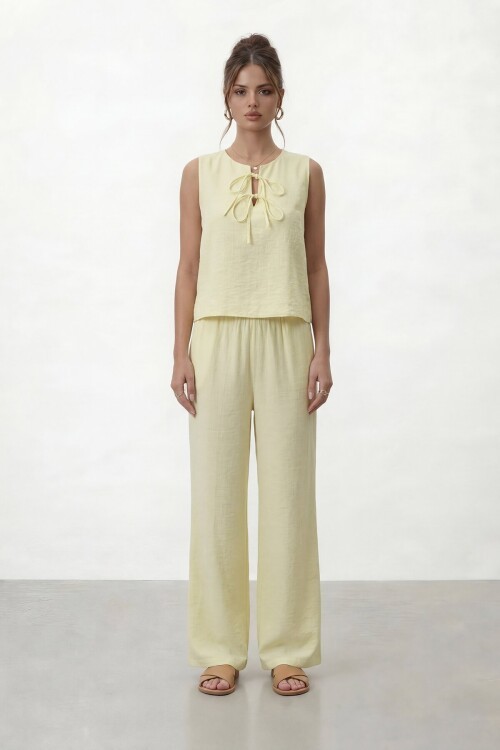 Bağlama Detaylı Kolsuz Bluz Ve Bol Paça Pantolon Takım