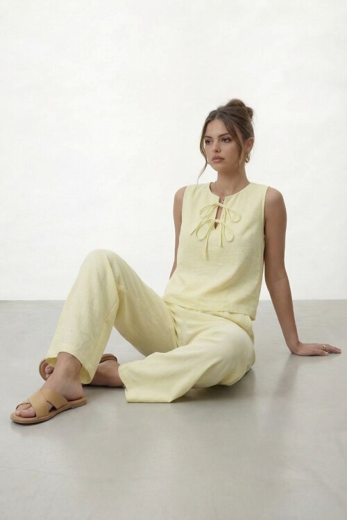 Bağlama Detaylı Kolsuz Bluz Ve Bol Paça Pantolon Takım