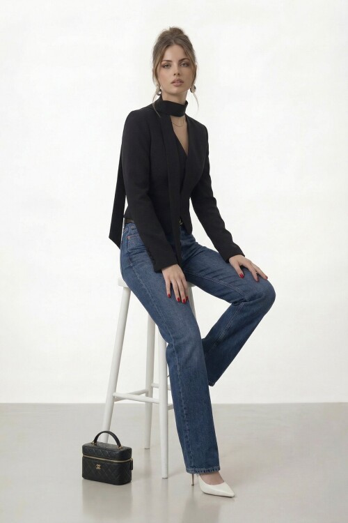 Flar Aksesuarlı V Yaka Ceket