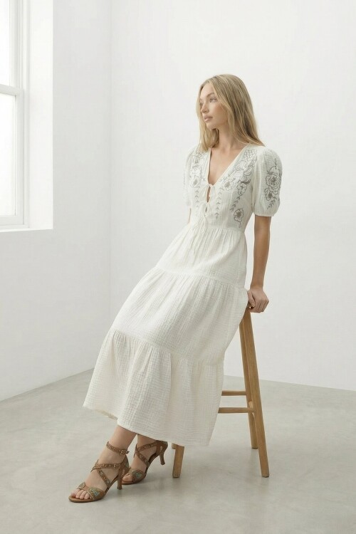 Beyaz Nakışlı Bağlama Detaylı Midi Boy Müslin Elbise