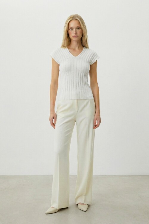 Beyaz Ön Arka V Yaka Ajurlu Yazlık Triko Bluz