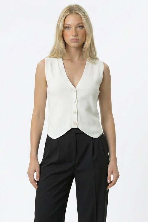 Beyaz V Yaka Düğmeli Yazlık Triko Yelek