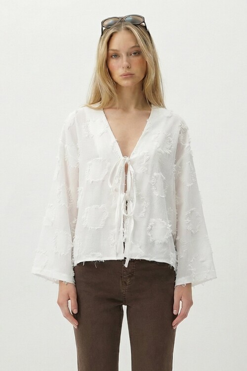 Beyaz V Yaka Önü Bağlamalı Püskül Detaylı Yazlık Keten Ceket