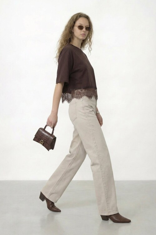 Bisiklet Yaka Dantel Detaylı Crop T-Shirt