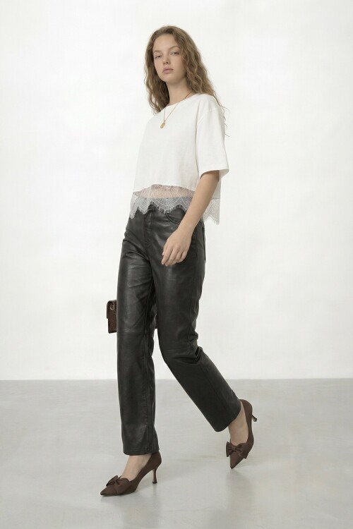 Bisiklet Yaka Dantel Detaylı Crop T-Shirt