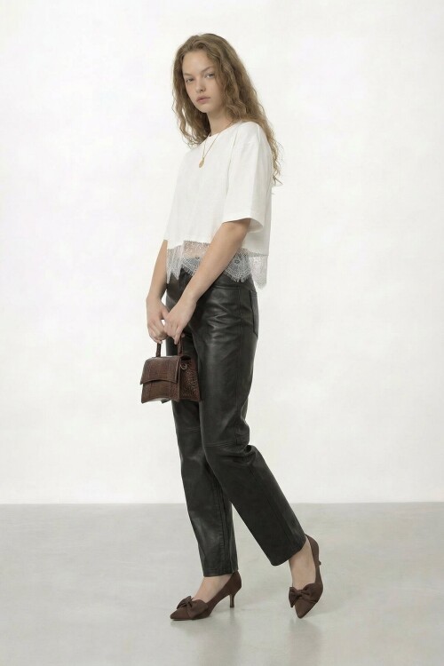 Bisiklet Yaka Dantel Detaylı Crop T-Shirt