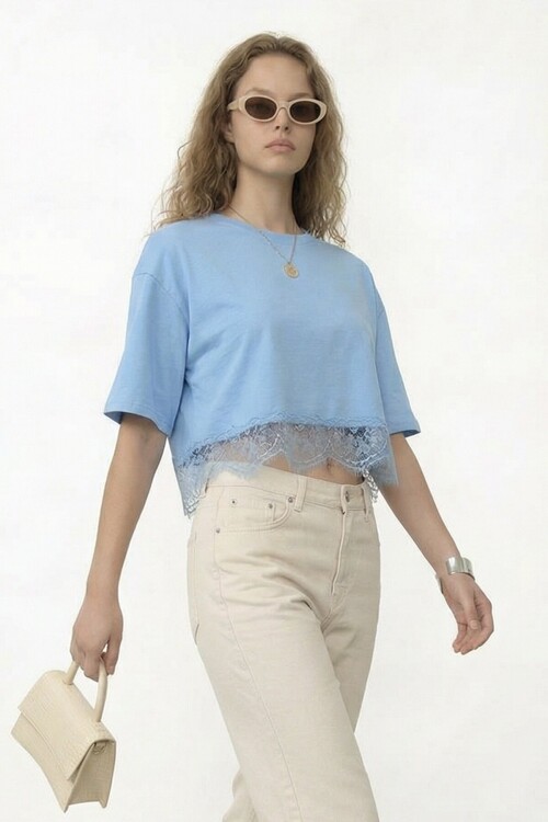 Bisiklet Yaka Dantel Detaylı Crop T-Shirt