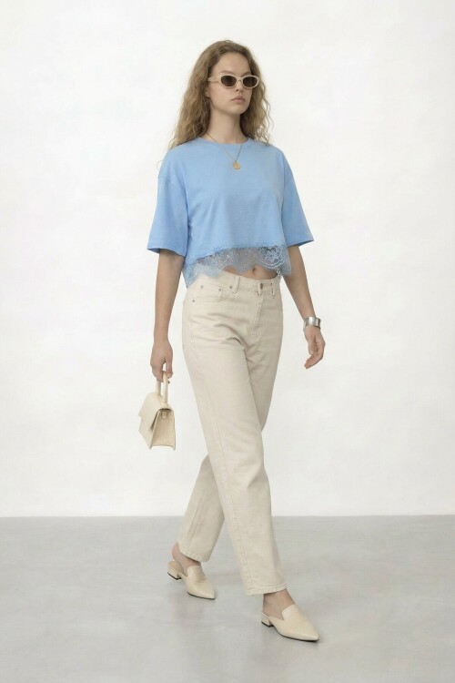 Bisiklet Yaka Dantel Detaylı Crop T-Shirt