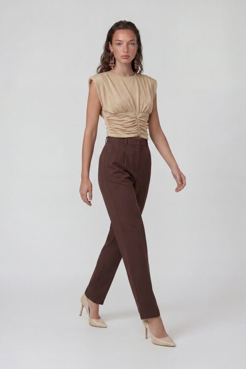 Bisiklet Yaka Drape Detaylı Vatkalı Sandy Bluz
