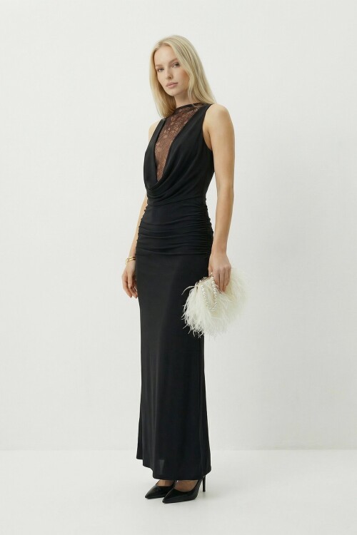 Dantel Detaylı Drapeli Maxi Elbise