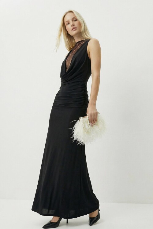 Dantel Detaylı Drapeli Maxi Elbise