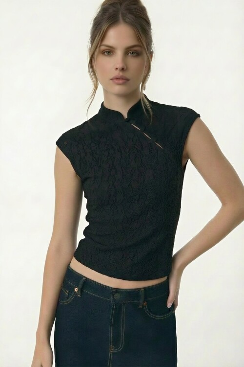 Dantel Detaylı Hakim Yaka Kolsuz Dantel Bluz