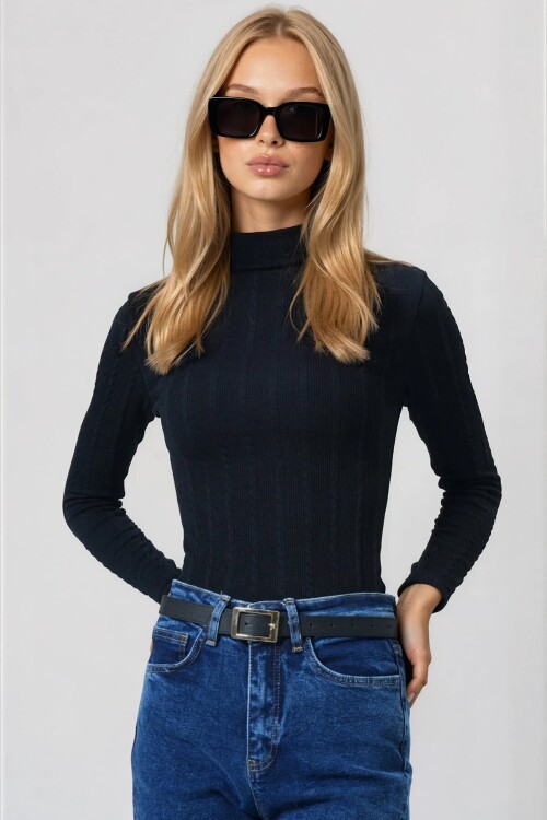 Dik Yaka Ajurlu Likralı Triko Kumaş Bluz