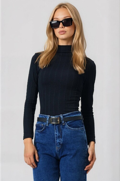 Dik Yaka Ajurlu Likralı Triko Kumaş Bluz