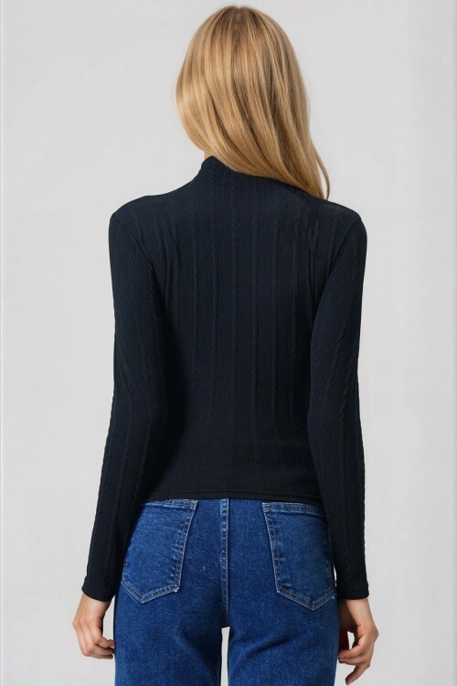 Dik Yaka Ajurlu Likralı Triko Kumaş Bluz