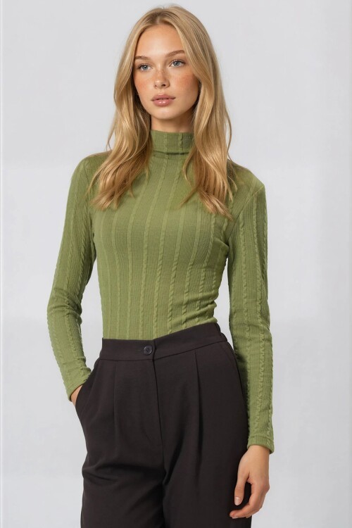 Dik Yaka Ajurlu Likralı Triko Kumaş Bluz