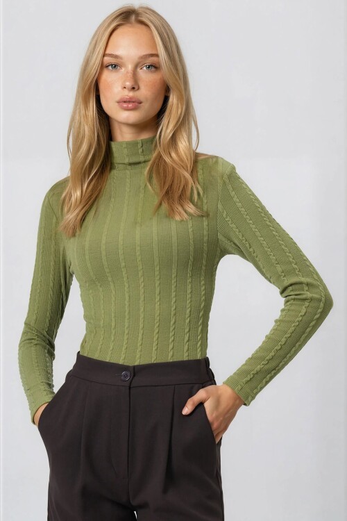 Dik Yaka Ajurlu Likralı Triko Kumaş Bluz