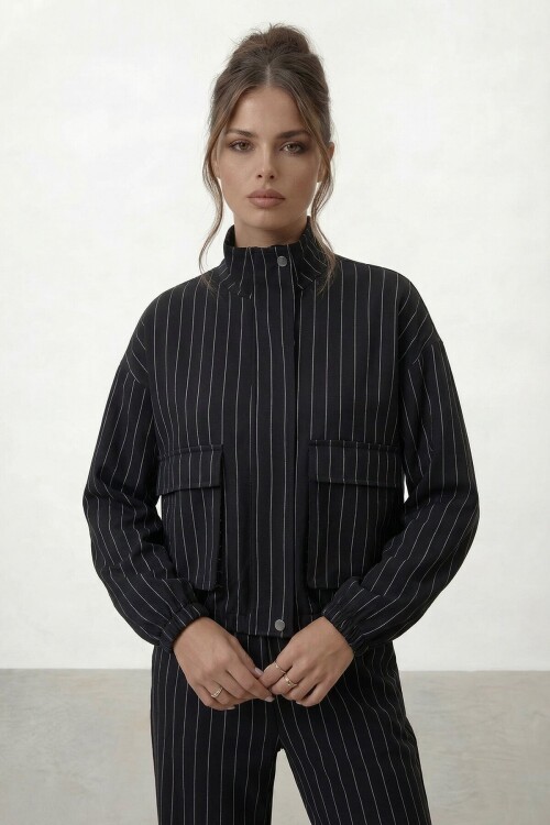 Dik Yaka Çizgili Cepli Ceket Ve Bol Paça Pantolon Takım