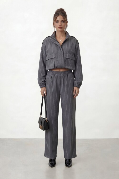 Dik Yaka Çizgili Cepli Ceket Ve Bol Paça Pantolon Takım