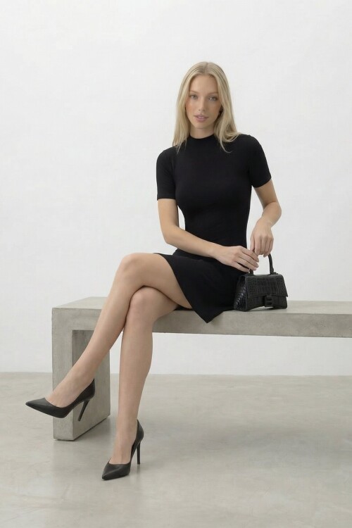 Dik Yaka Mini Elbise