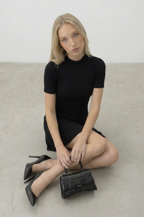 Dik Yaka Mini Elbise