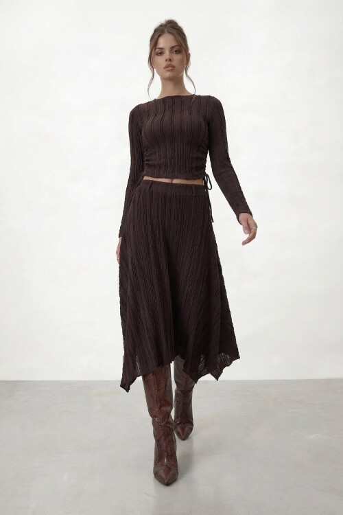 Dik Yaka Uzun Kollu Crop Bluz Ve Asimetrik Midi Etek Takım