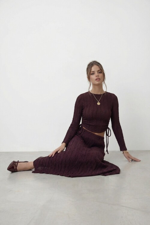 Dik Yaka Uzun Kollu Crop Bluz Ve Asimetrik Midi Etek Takım