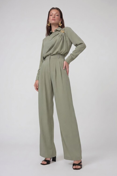 Toka Detaylı Gömlek Ve Çift Cepli Pantolon Takım