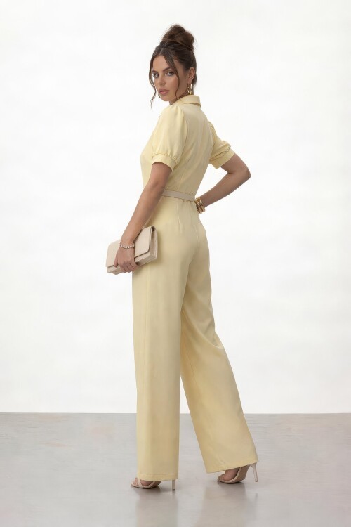 Düğmeli Kısa Kol Kemerli Geniş Paça Tulum