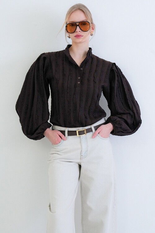 Hakim Yaka Önü Düğmeli Balon Kol Fırfır Kumaş Gömlek Bluz