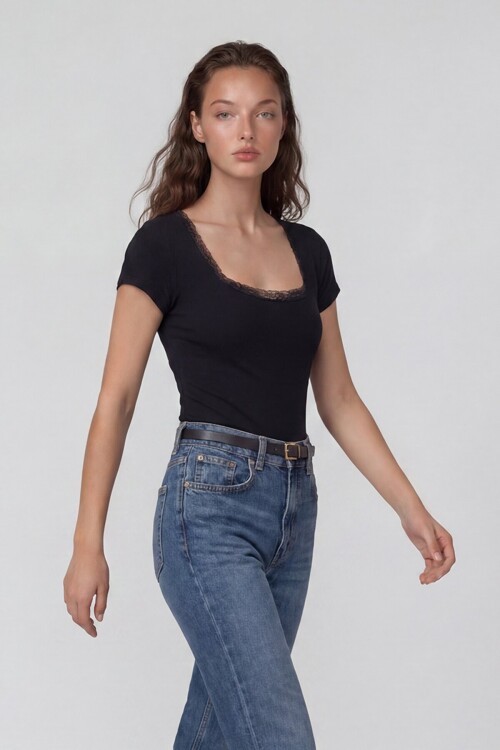 Kare Yaka Dantel Detaylı Örme Bluz
