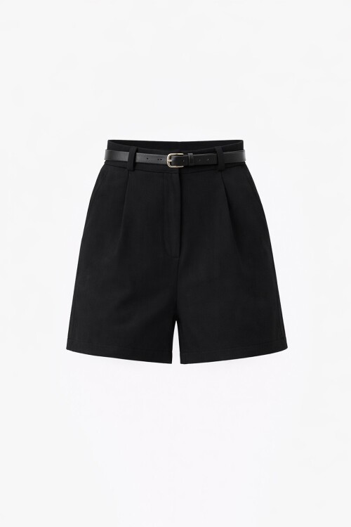 Kemer Detaylı Mini Şort