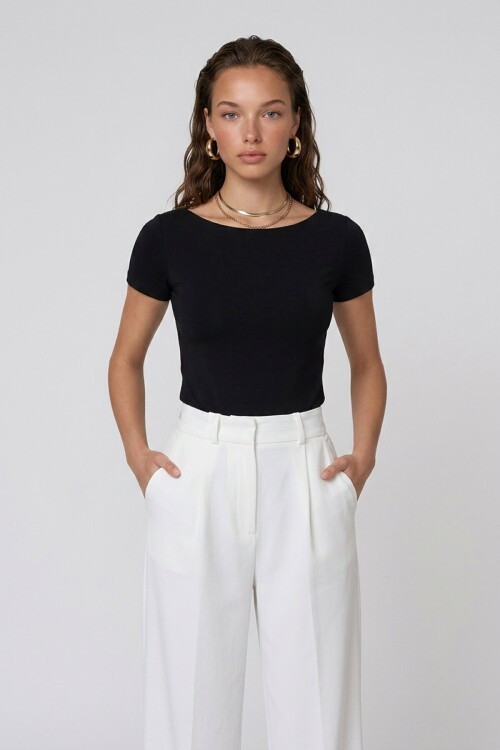 Kısa Kol Kayık Yaka Basic Bluz