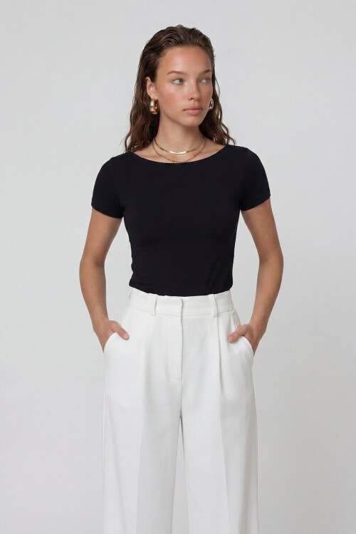 Kısa Kol Kayık Yaka Basic Bluz