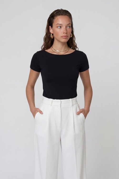 Kısa Kol Kayık Yaka Basic Bluz