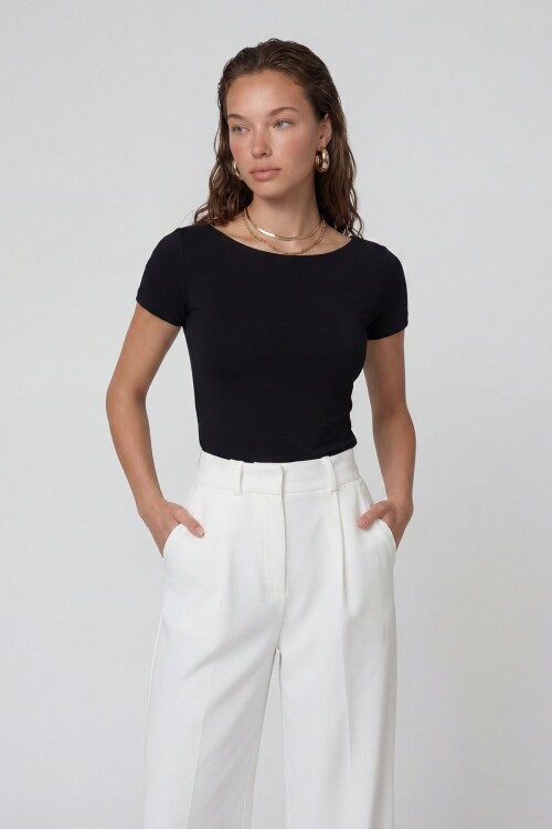 Kısa Kol Kayık Yaka Basic Bluz