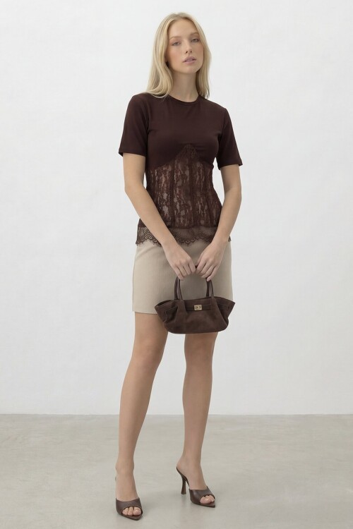 Kısa Kollu Dantel Detaylı Bluz