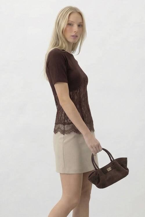 Kısa Kollu Dantel Detaylı Bluz