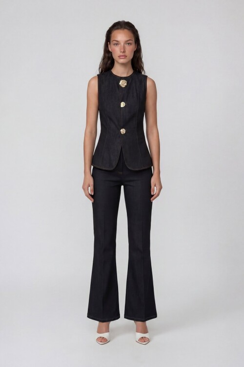 Kolsuz Düğme Detaylı Yelek Ve Denim Pantolon Takım