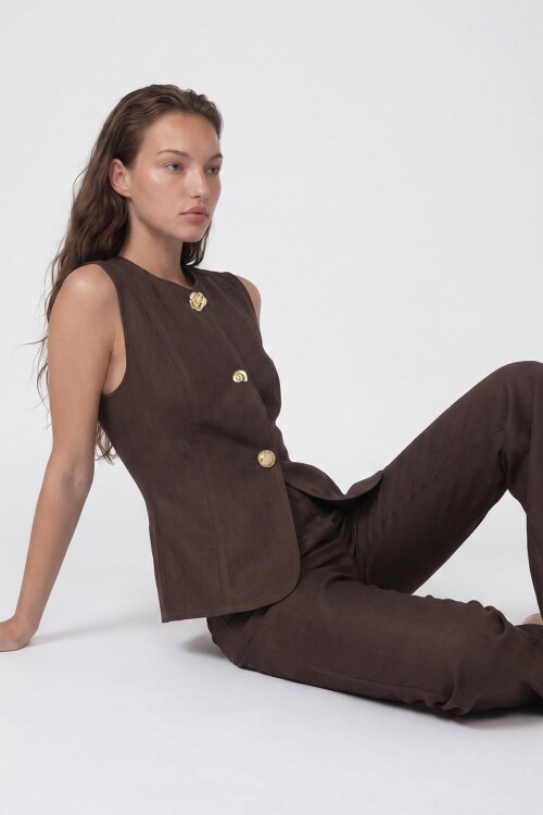 Kolsuz Düğme Detaylı Yelek Ve Denim Pantolon Takım