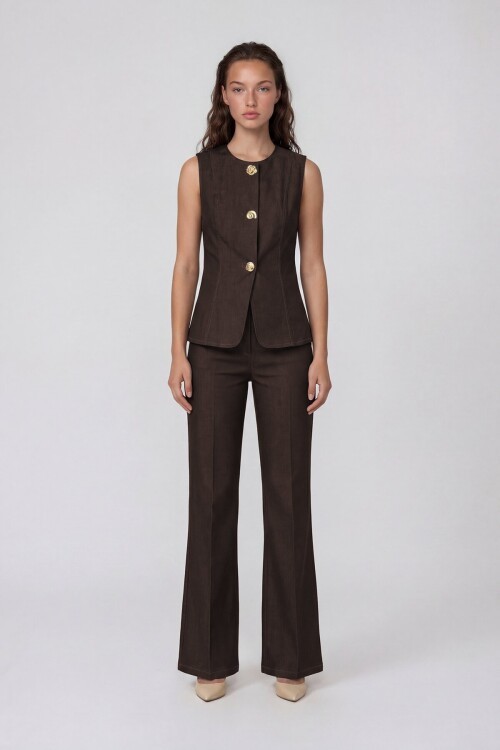 Kolsuz Düğme Detaylı Yelek Ve Denim Pantolon Takım