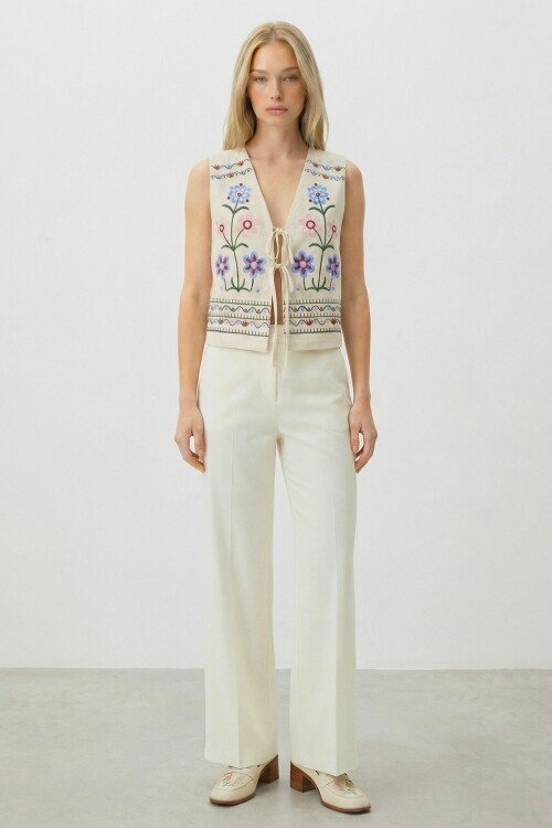 Krem Nakışlı Bağcık Detaylı Tasarım Ham Keten Yelek