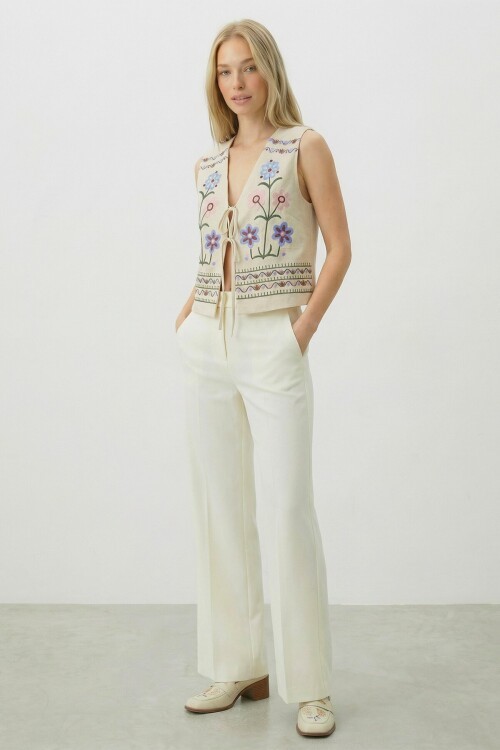 Krem Nakışlı Bağcık Detaylı Tasarım Ham Keten Yelek