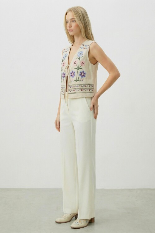 Krem Nakışlı Bağcık Detaylı Tasarım Ham Keten Yelek