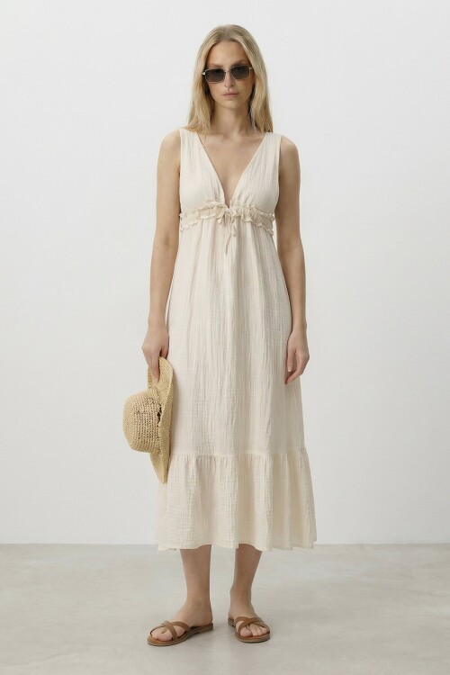 Krem V Yaka Fırfır Detaylı Astarlı Müslin Elbise