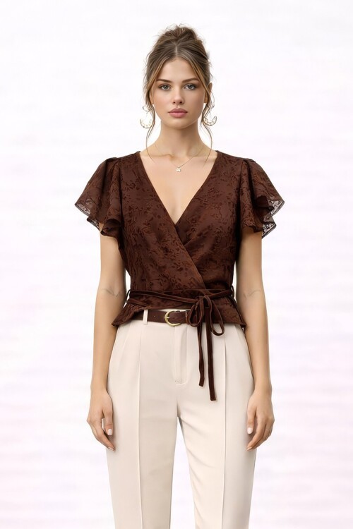 Kruvaze Yaka Bağlamalı Dantel Bluz