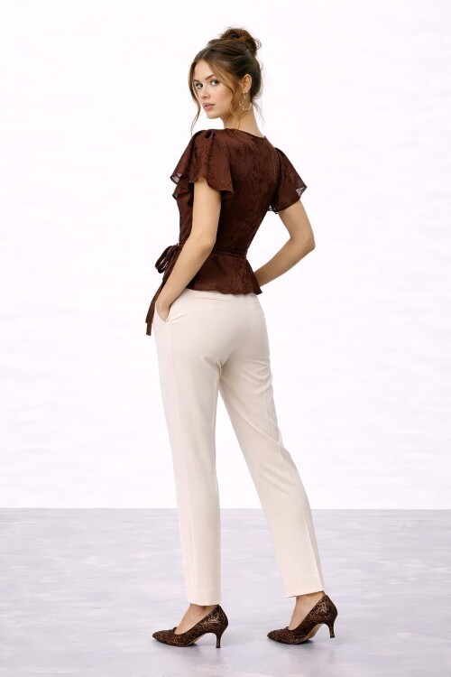 Kruvaze Yaka Bağlamalı Dantel Bluz