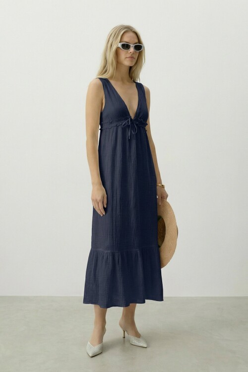 Lacivert V Yaka Fırfır Detaylı Astarlı Müslin Elbise