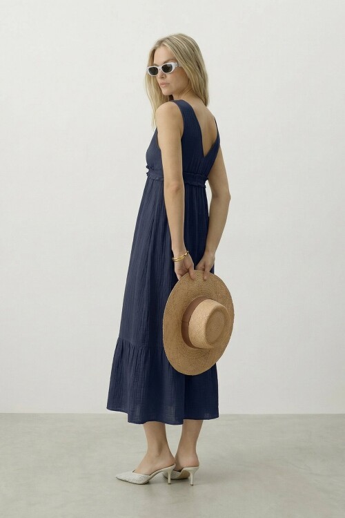 Lacivert V Yaka Fırfır Detaylı Astarlı Müslin Elbise