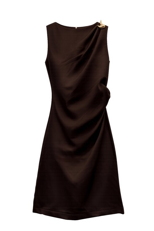 Metal Aksesuar Detaylı Kolsuz Mini Elbise